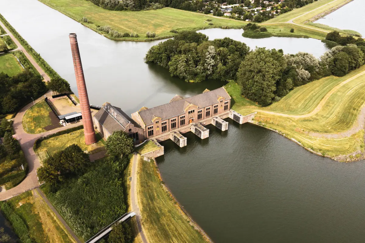 Professionele 4K drone beelden van Nederlandse landschappen voor commercieel gebruik